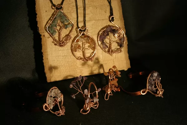 Feuilles d'Yggdrasil, créations Sylvie Joigneau